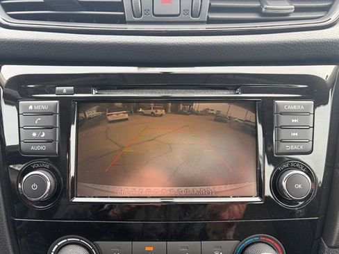 Used 2018 Nissan Rogue S image 6