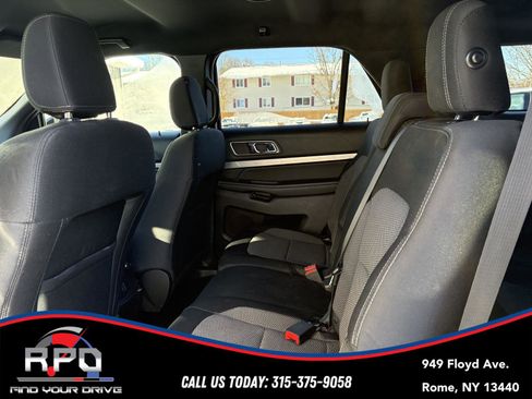 Used 2018 Ford Explorer XLT w/ XLT Technology Feature Bundle image 13