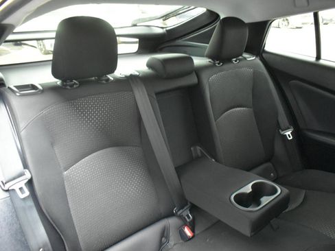 Used 2022 Toyota Prius LE FWD image 32