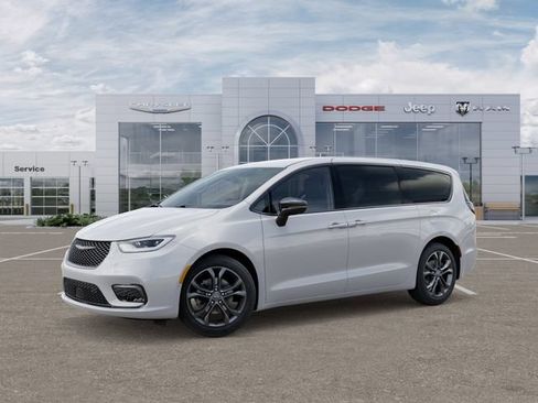 Used 2026 Chrysler Pacifica Select FWD image 2