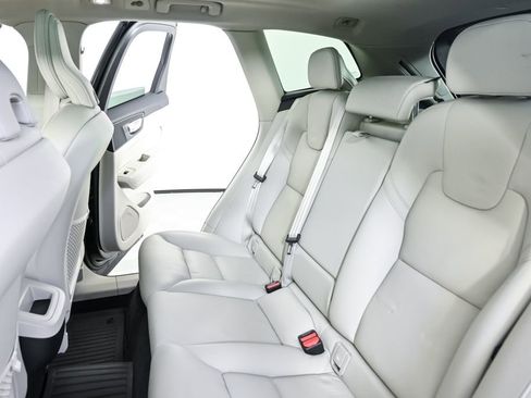 Certified 2023 Volvo XC60 B5 Plus w/ Climate Package image 22