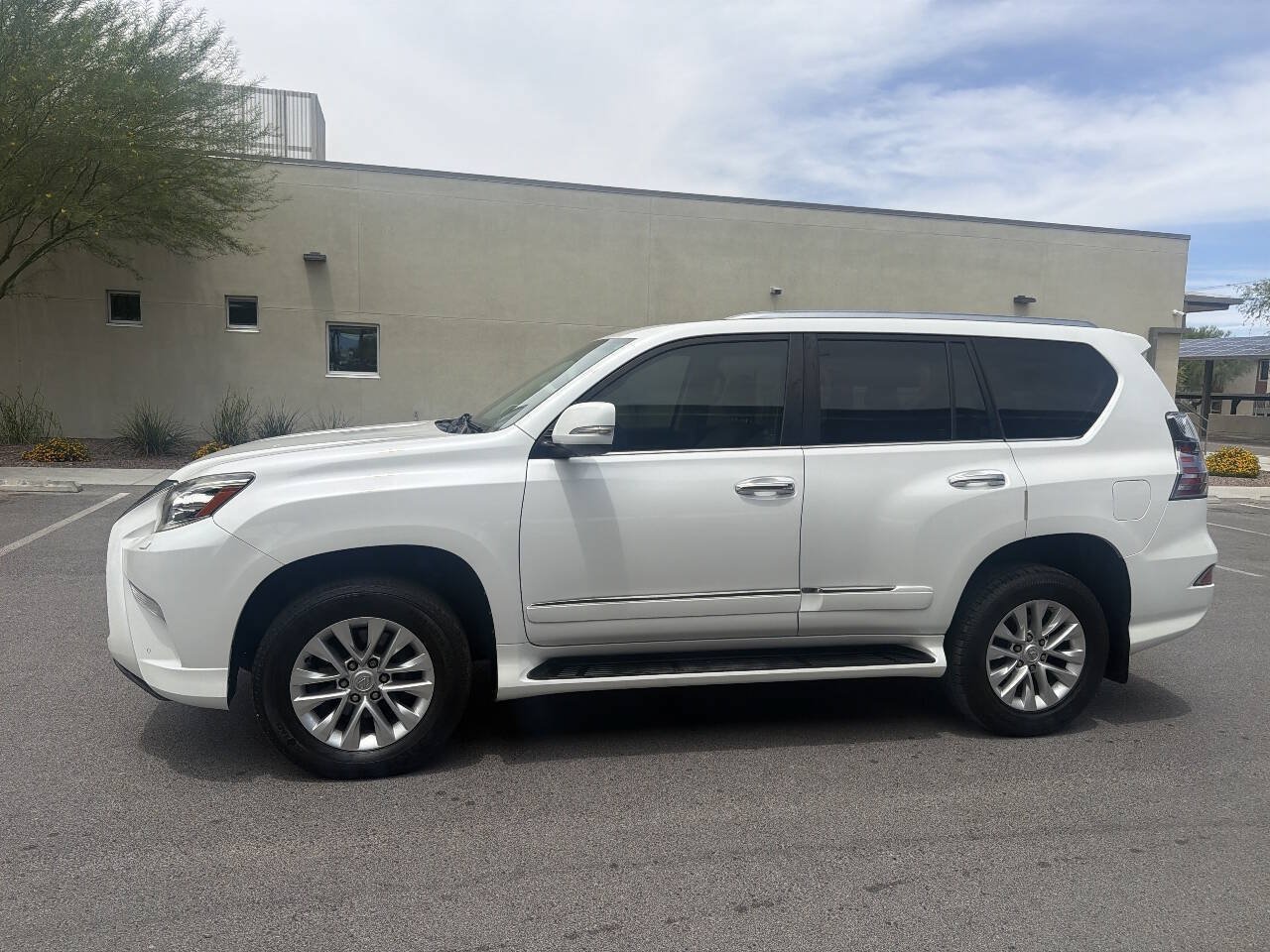 Used 2017 Lexus GX 460 Premium AWD/4WD image 4