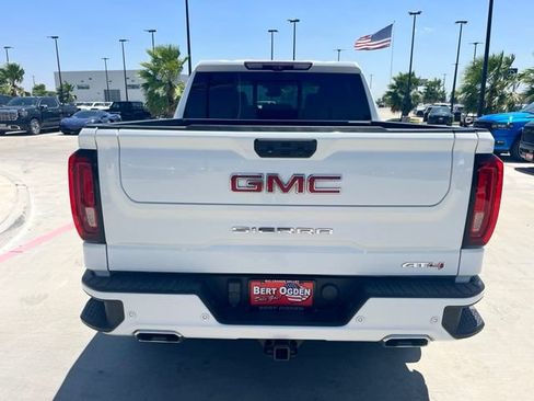 Used 2023 GMC Sierra 1500 AT4 w/ AT4 Premium Package AWD/4WD image 3