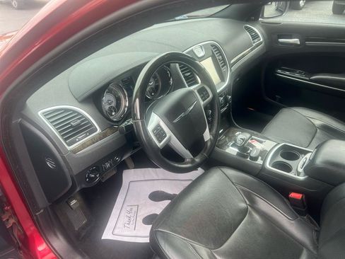 Used 2014 Chrysler 300 C RWD image 19
