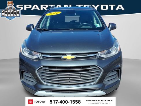 Used 2018 Chevrolet Trax LT w/ LT Convenience Package FWD image 2