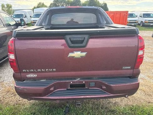 Used 2008 Chevrolet Avalanche LT w/ Convenience Package #1 AWD/4WD image 3
