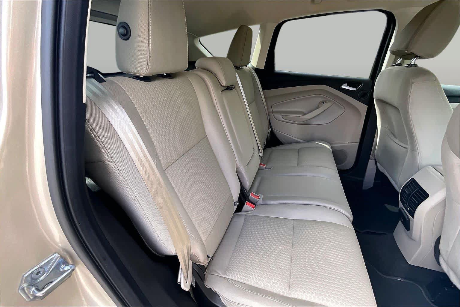 Used 2017 Ford Escape SE w/ Equipment Group 201A FWD image 19