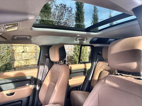 Used 2026 Land Rover Defender 110 S image 19