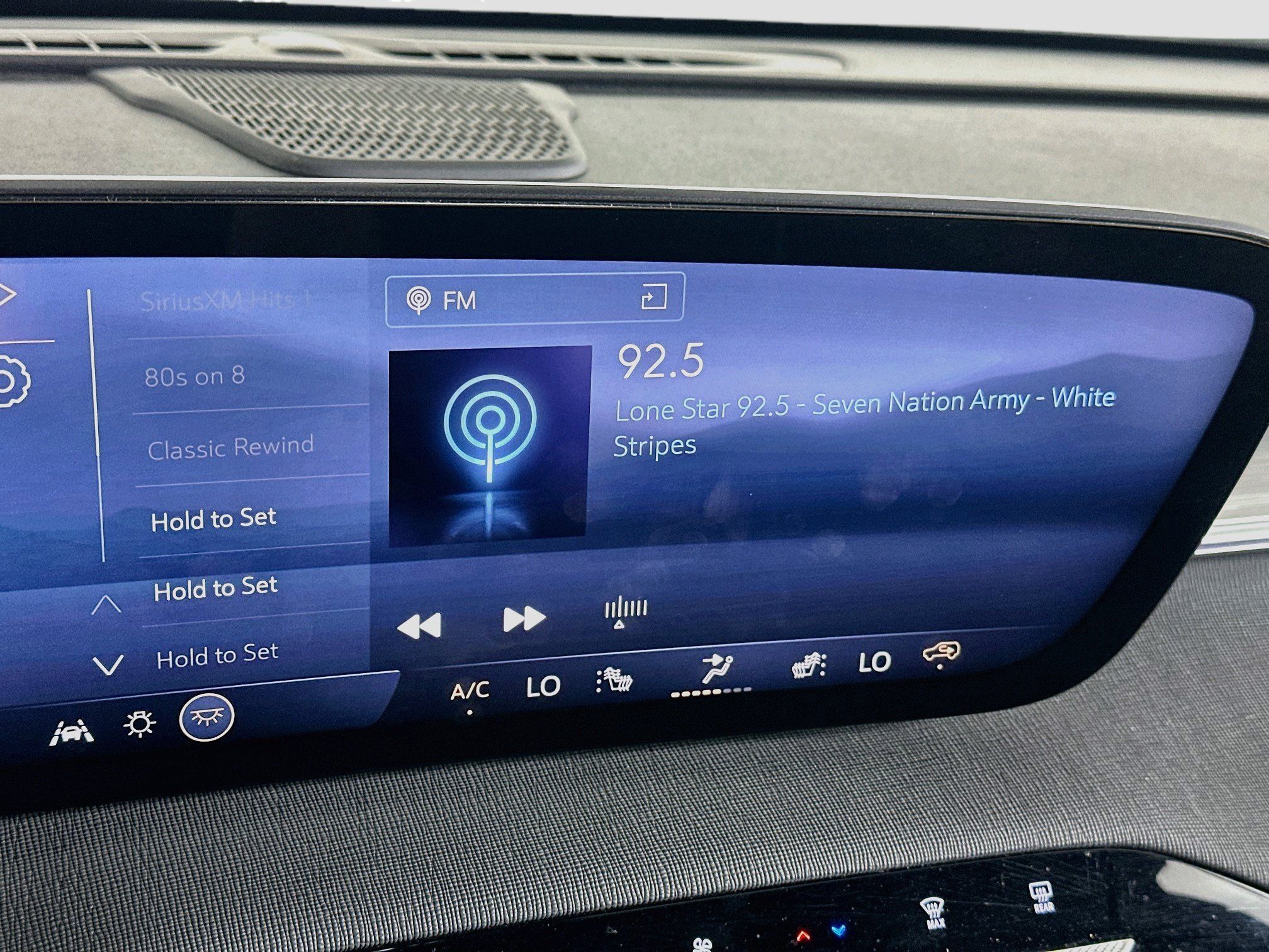 Used 2025 Buick Enclave Preferred FWD image 21