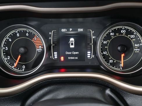 Used 2018 Jeep Cherokee Latitude w/ Safety Group image 19