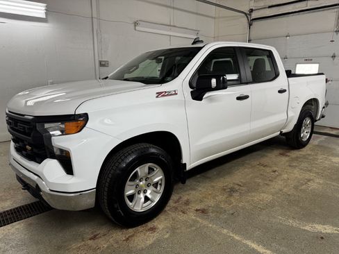 Used 2024 Chevrolet Silverado 1500 W/T w/ Z71 Off-Road Package AWD/4WD image 5