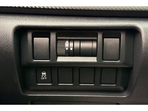 Used 2018 Subaru Crosstrek 2.0i Premium AWD/4WD image 29