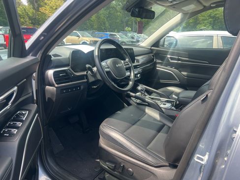 Used 2025 Kia Telluride S FWD image 5