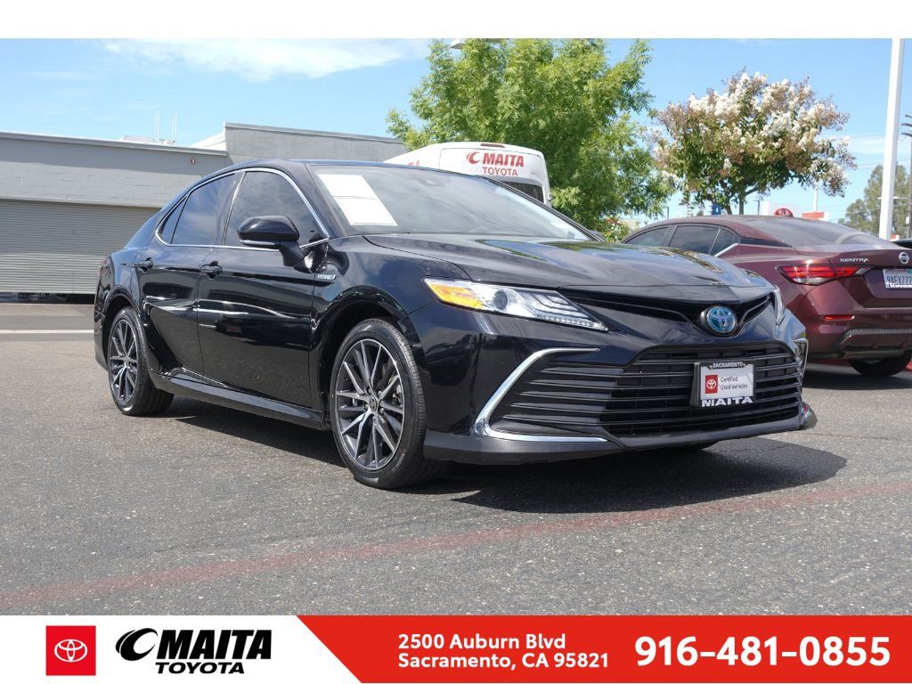 Used 2021 Toyota Camry XLE FWD image 1