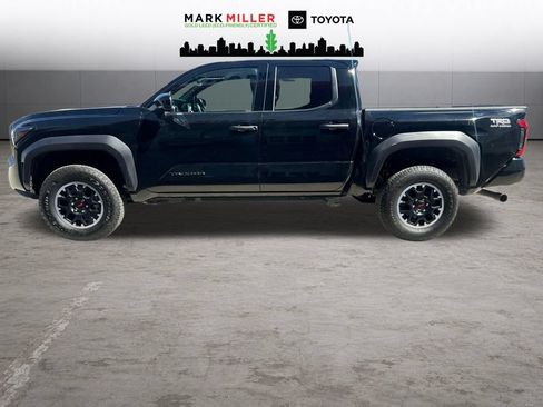 Used 2025 Toyota Tacoma TRD Off-Road AWD/4WD image 2