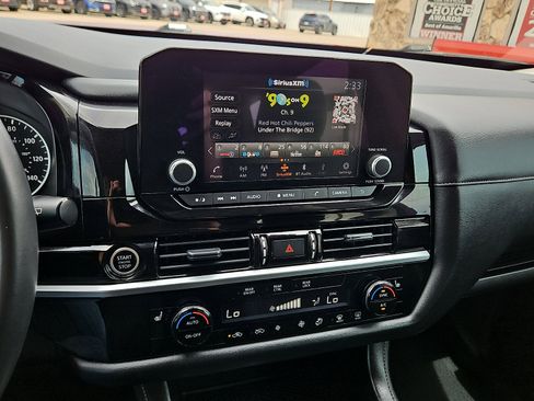 Used 2024 Nissan Pathfinder SV image 15