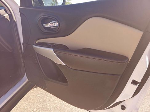 Used 2018 Jeep Cherokee Limited image 20