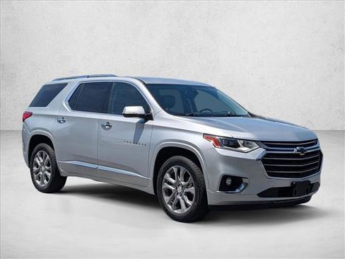 Used 2019 Chevrolet Traverse Premier w/ Driver Confidence II Package FWD image 3