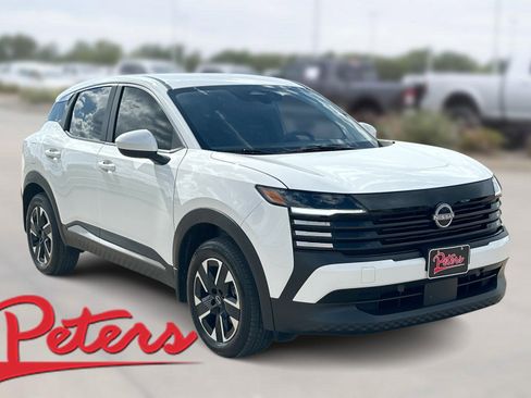 Used 2025 Nissan Kicks SV AWD/4WD image 1