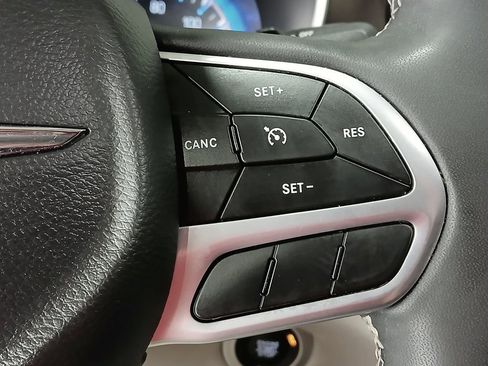 Used 2024 Chrysler Voyager LX FWD image 30