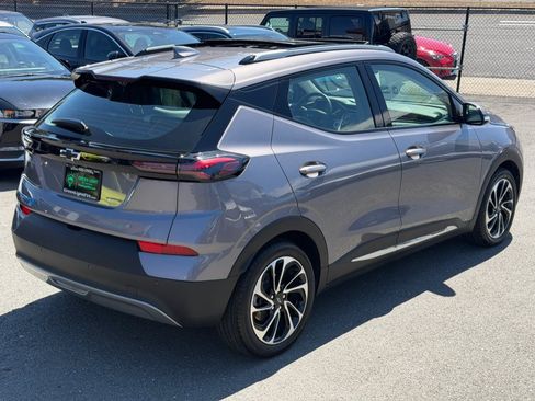 Used 2023 Chevrolet Bolt EUV Premier w/ Sun & Sound Package FWD image 5