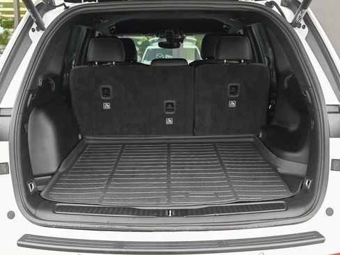 Used 2024 Jeep Grand Cherokee Limited w/ Black Appearance Package image 14