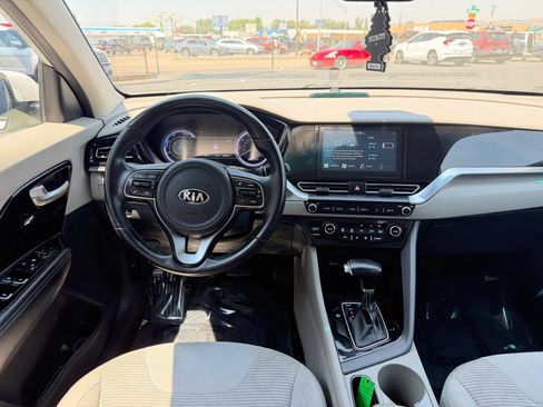 Used 2020 Kia Niro LXS FWD image 21