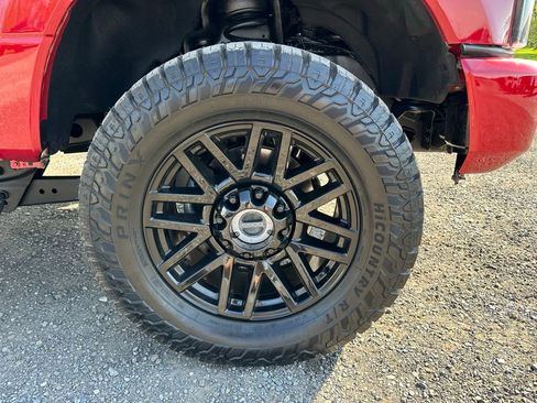 Used 2022 Ford F250 Lariat w/ Black Appearance Package image 25