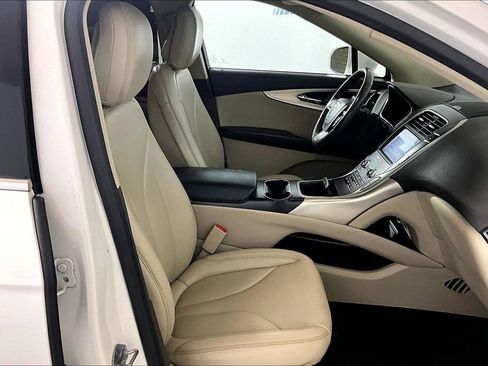 Used 2020 Lincoln Nautilus FWD image 6