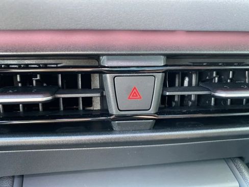 New 2025 Volkswagen Tiguan SE image 36