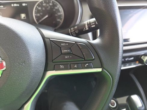 Used 2019 Nissan Kicks SV FWD image 11