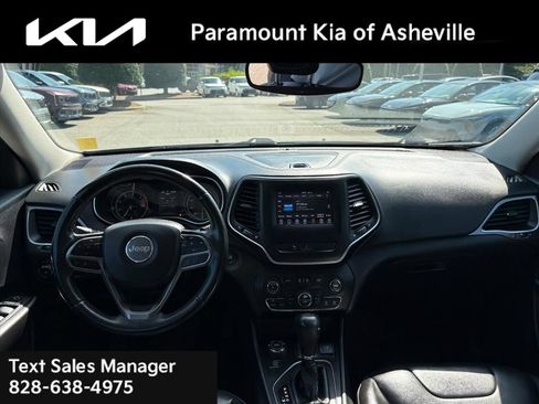 Used 2019 Jeep Cherokee Latitude Plus w/ Comfort/Convenience Group AWD/4WD image 8
