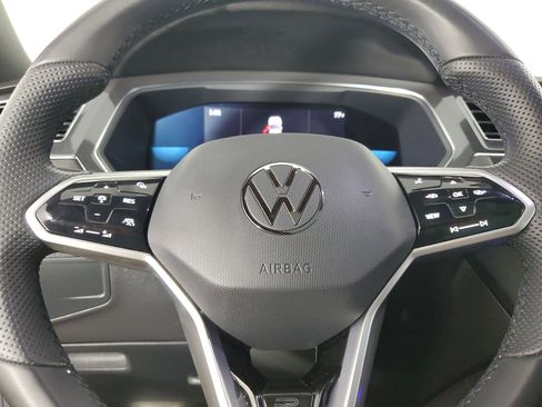 Used 2023 Volkswagen Tiguan SE R-Line image 30