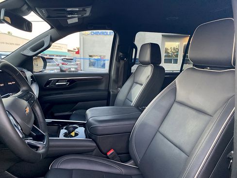 Used 2025 Chevrolet Suburban Premier RWD image 23