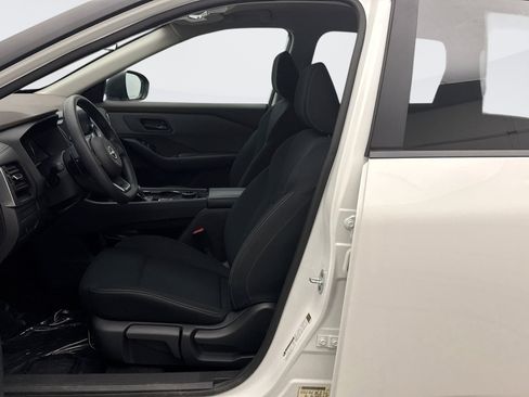 Used 2023 Nissan Rogue S image 11