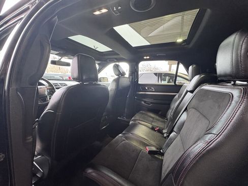 Used 2018 Ford Explorer XLT w/ Equipment Group 202A image 12