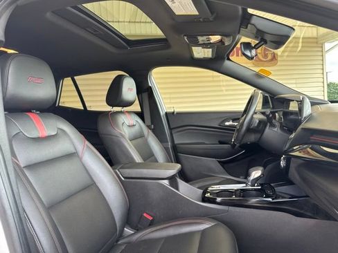 Used 2024 Chevrolet Trax RS w/ Sunroof Package FWD image 25