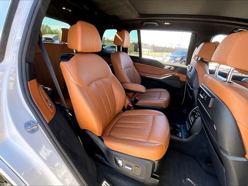 Used 2022 BMW X7 M50i image 19