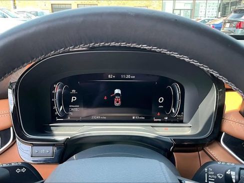 Used 2025 INFINITI QX60 Sensory w/ Cargo Package AWD/4WD image 18