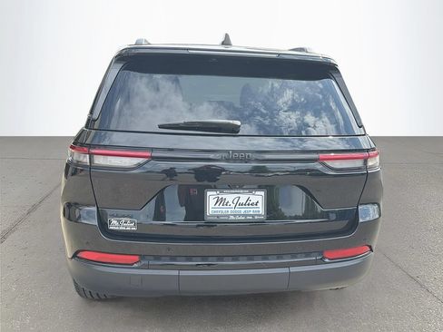Used 2024 Jeep Grand Cherokee Altitude AWD/4WD image 5