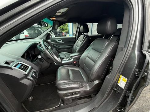 Used 2015 Ford Explorer XLT w/ Equipment Group 202B AWD/4WD image 9