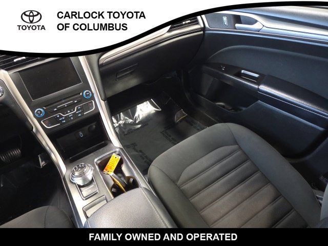 Used 2017 Ford Fusion SE w/ Fusion SE Technology Package FWD image 19