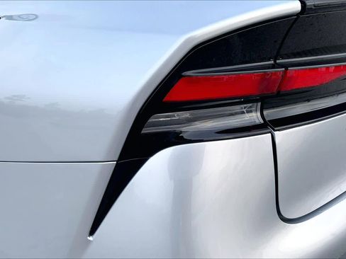 Used 2024 Toyota Prius LE image 28