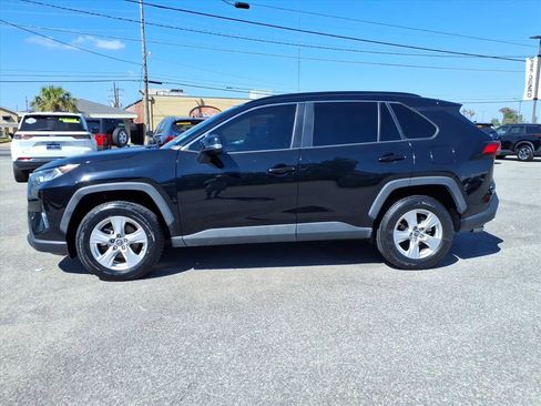 Used 2019 Toyota RAV4 XLE image 2