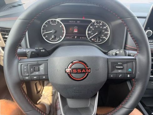 Used 2025 Nissan Rogue SV AWD/4WD image 21