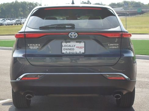 Used 2021 Toyota Venza Limited image 3