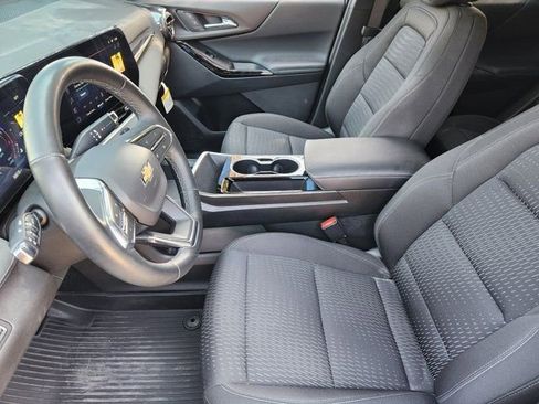 Used 2025 Chevrolet Equinox LT image 4