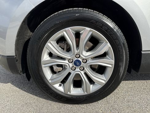 Used 2022 Ford Edge Titanium AWD/4WD image 18