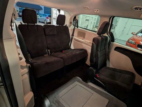 Used 2012 Dodge Grand Caravan SE image 10