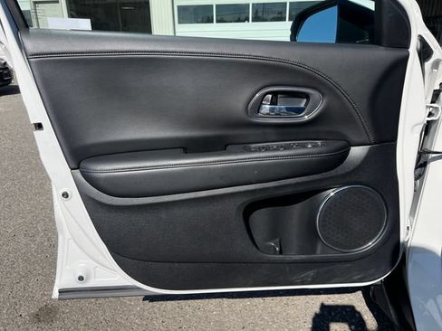 Used 2021 Honda HR-V EX-L image 16